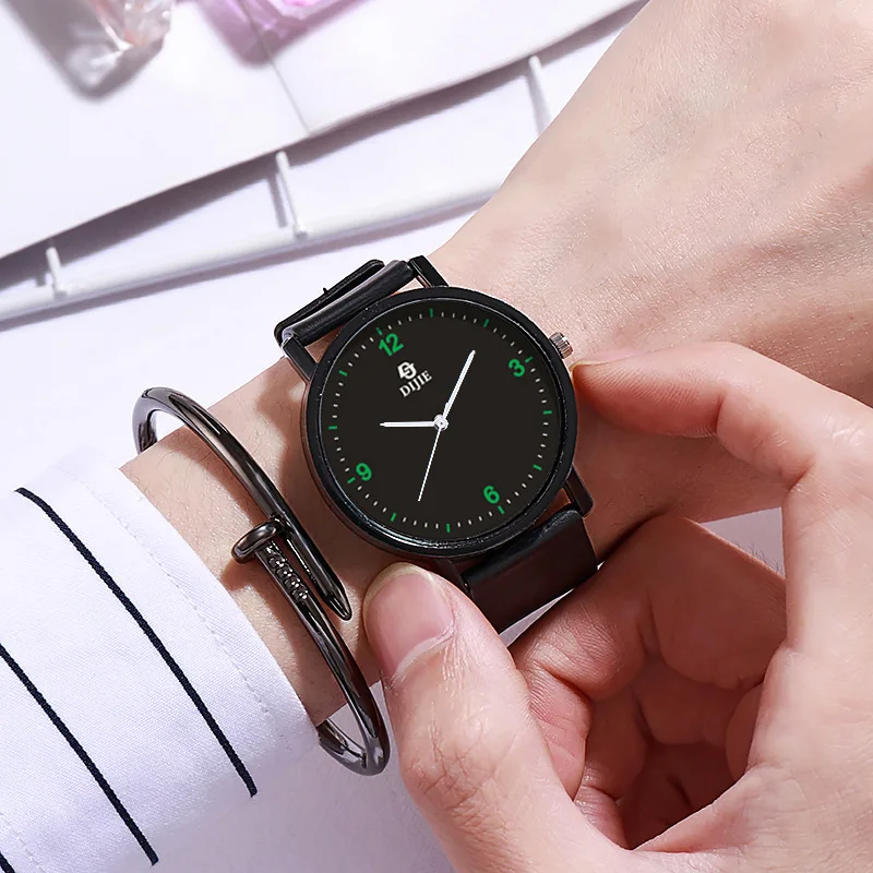 

Fashion Round Quartz Simple Dial Retro Casual Wrist Watches Leather Strap Fashionable Clock for Waterproof Wristwatch for Women
