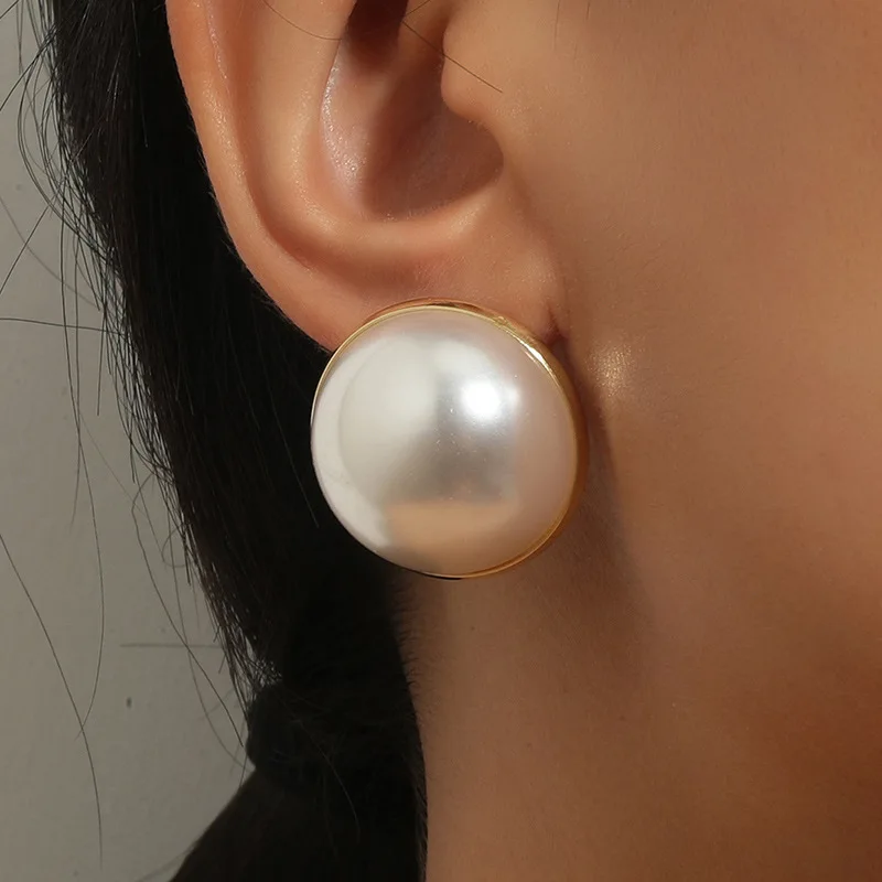 

Simple Temperament Pearl Earrings Korean Light Luxury Style Geometry Earrings Female