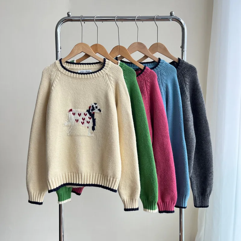 Женский вязаный свитер с рисунком собаки полосатая отделка круглый вырез