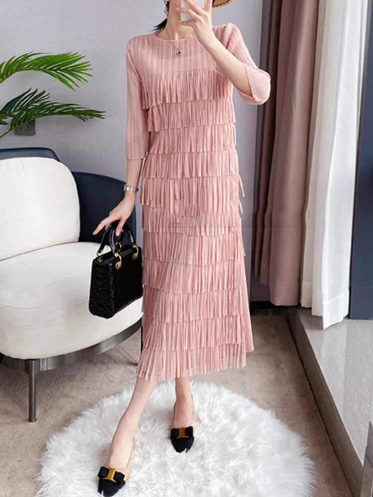 Женское плиссированное платье с кисточками