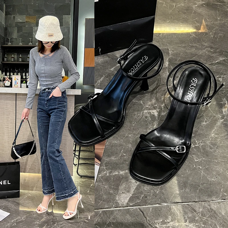 

Женские туфли на высоком каблуке, туфли-лодочки с открытым носком и металлическим украшением, на ремешке с пряжкой, лето 2023