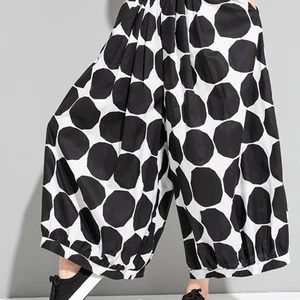 [EAM] High Elastic Waist Black Dot Printed Long Wide Leg Trousers New Loose Fit Pants Women Fashion 