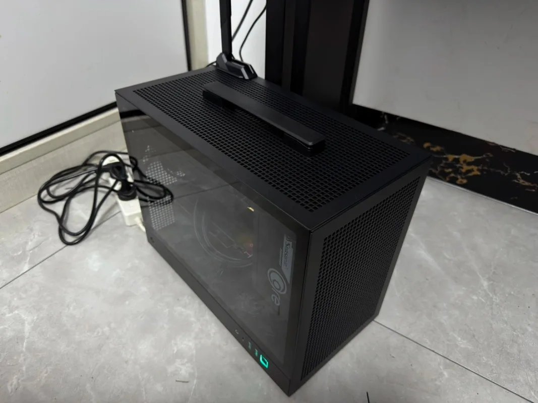 Фото Портативный корпус для ПК CH160 ITX с сетчатой передней панелью, портом Type-C, поддержкой блока питания ATX и длинных видеокарт №1