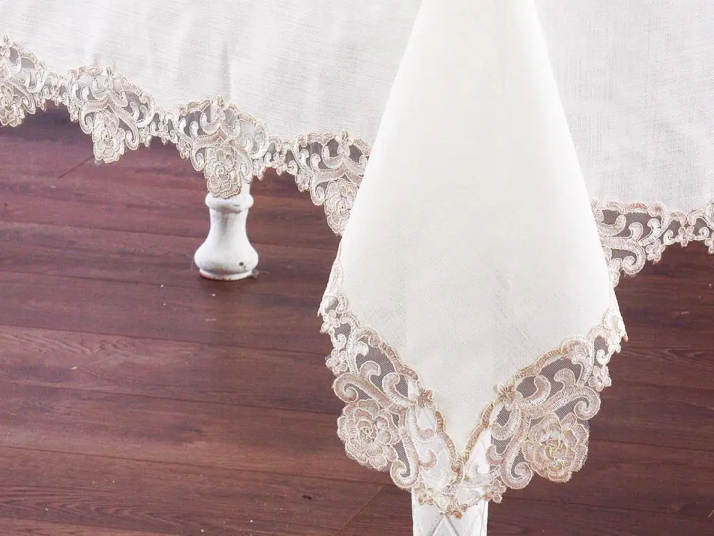 

Clear Table Cloth Raw White Powder