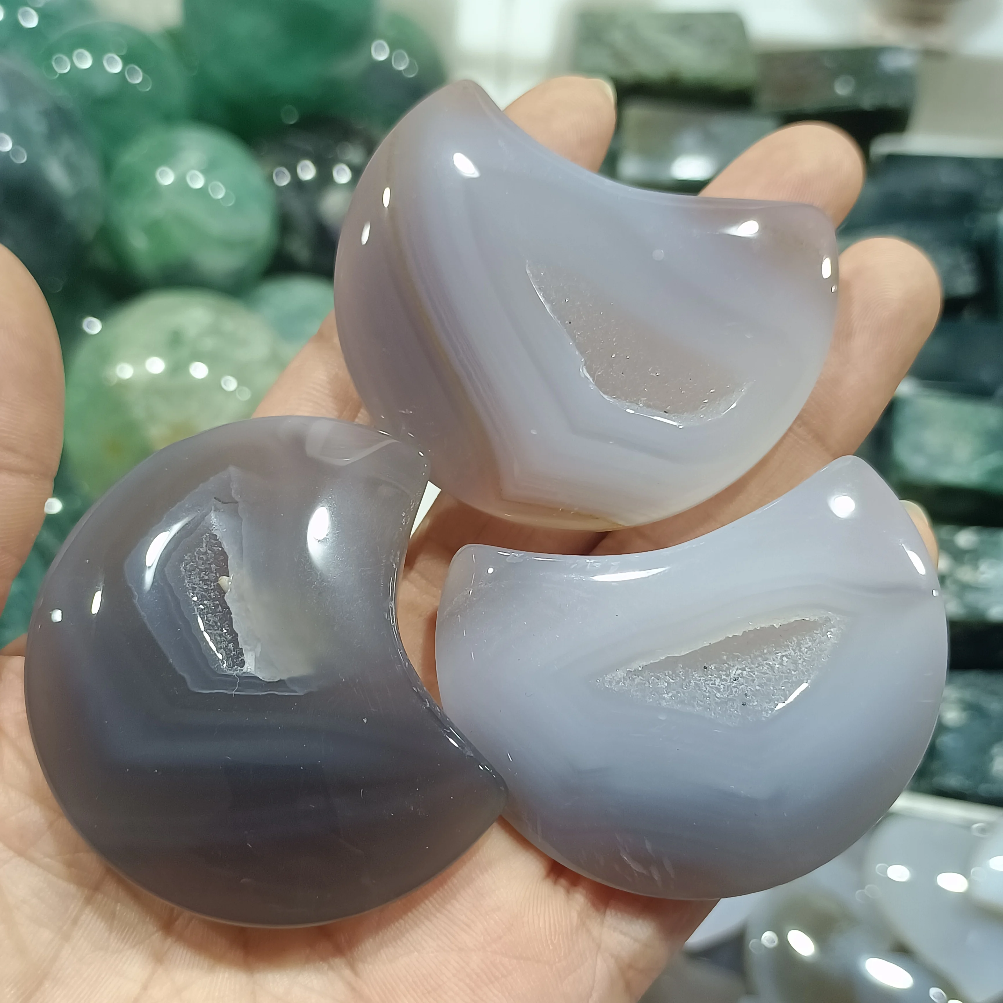 

Natural Agate Jade Hand Carved Moon Crystal Energy Ore Home Decoration Gifts Mineral Reiki Healing Ornaments 55-60mm