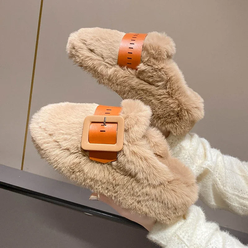 

Зимние домашние плюшевые женские тапочки, домашние Нескользящие кожаные декоративные хлопковые тапочки с пряжкой, женская обувь