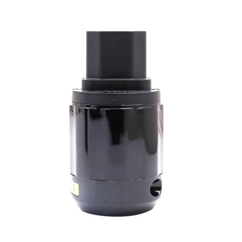 Фото QINCROWN Oyaide P-029E/C-029, пара позолоченных сетевых вилок Schuko (ЕС) и аудиоразъемов IEC (гнездо) для Hi-Fi аудиооборудования №2