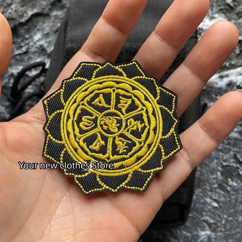 Черная вышитая нашивка в виде цветка лотоса патч Ом Мани Падме ХУМ тактический