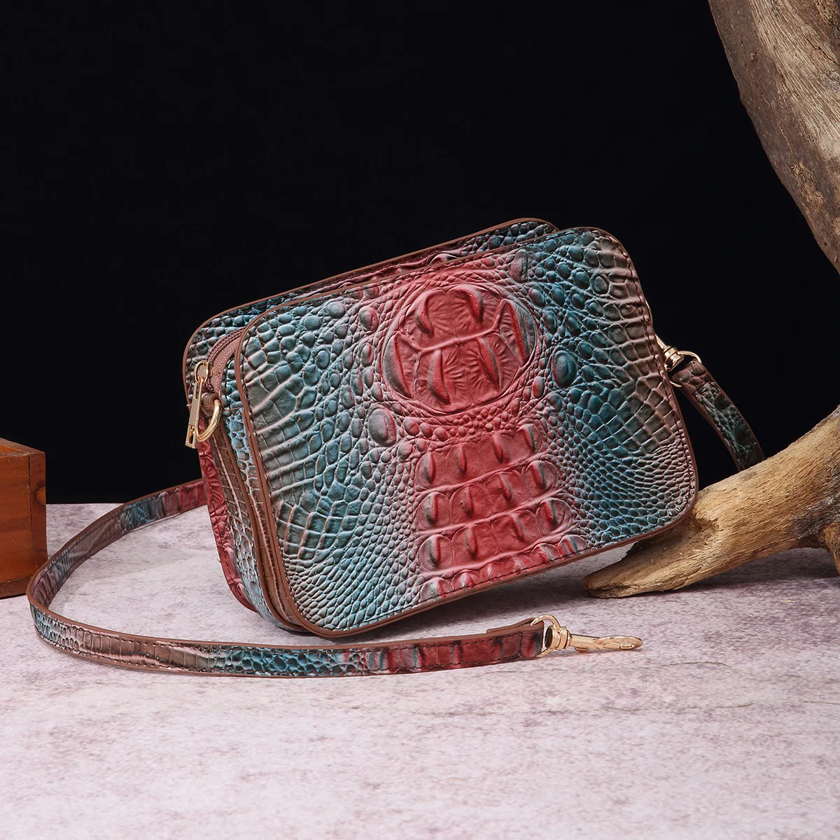 Модная квадратная дамская сумочка саквояж на плечо с узором под кожу крокодила