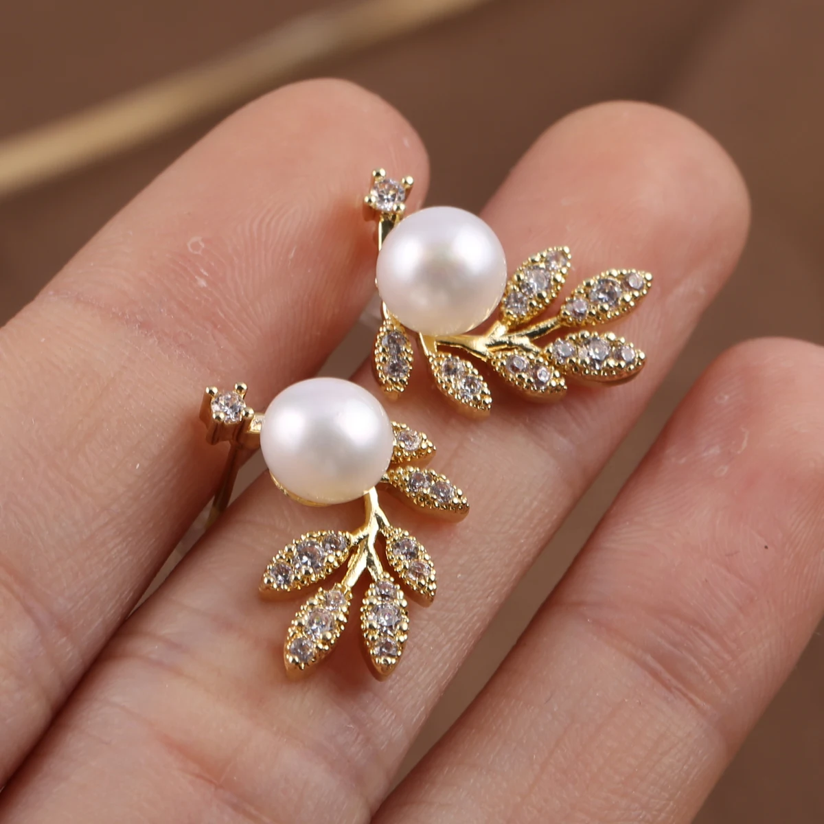 

5 Pairs Natural Pearl Freshwater Earrings Exquisite Leaf Shaped Party Banquet Jewelry Accessories Charming Gift for Women15x15mm