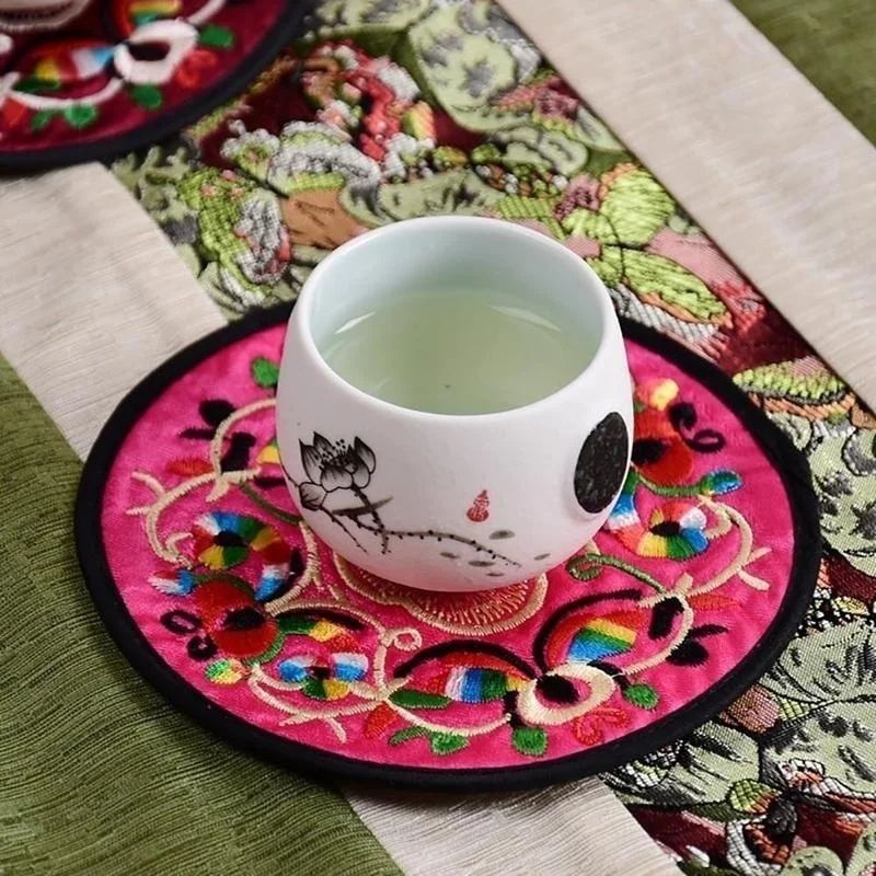 

6PCS Chinese Style Cloth Embroidery Coasters Hot Milk Insulation Anti - Hot Pad Table Mats Color Random