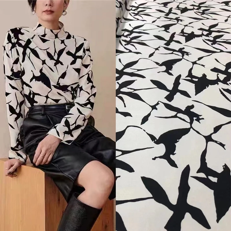 

Европейский Американский белый фон геометрический дизайн шелковая ткань легкое роскошное платье пижамы Div швейная ткань стрейч атлас шелк