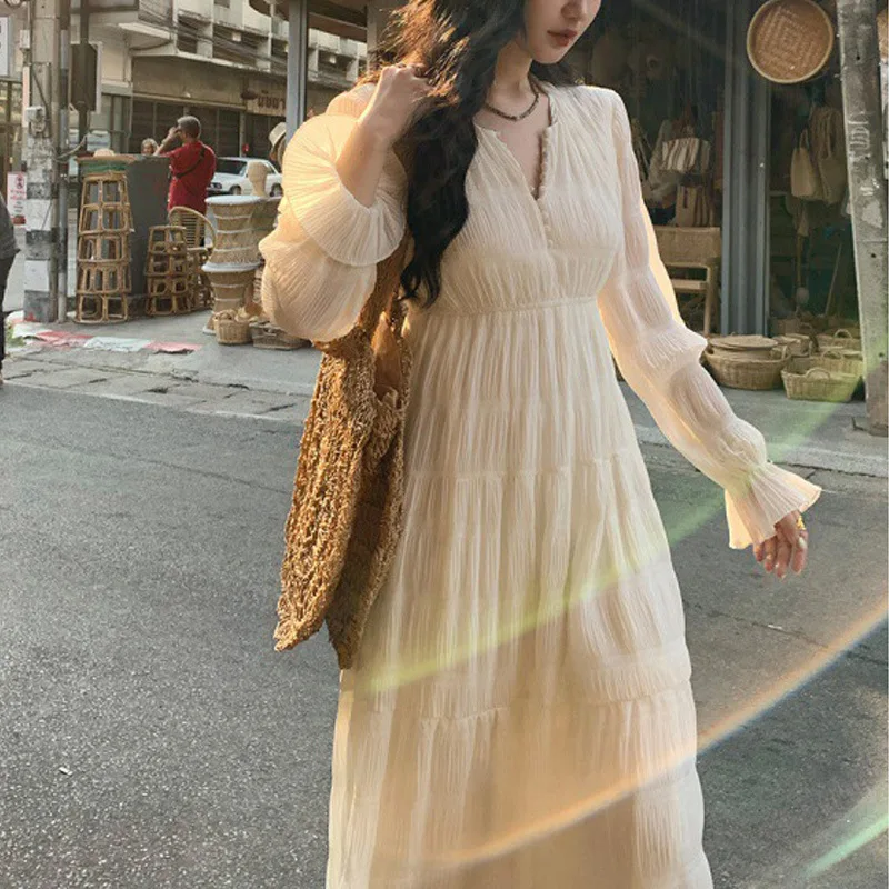 

Женское плиссированное платье с расклешенным рукавом, весна 2023