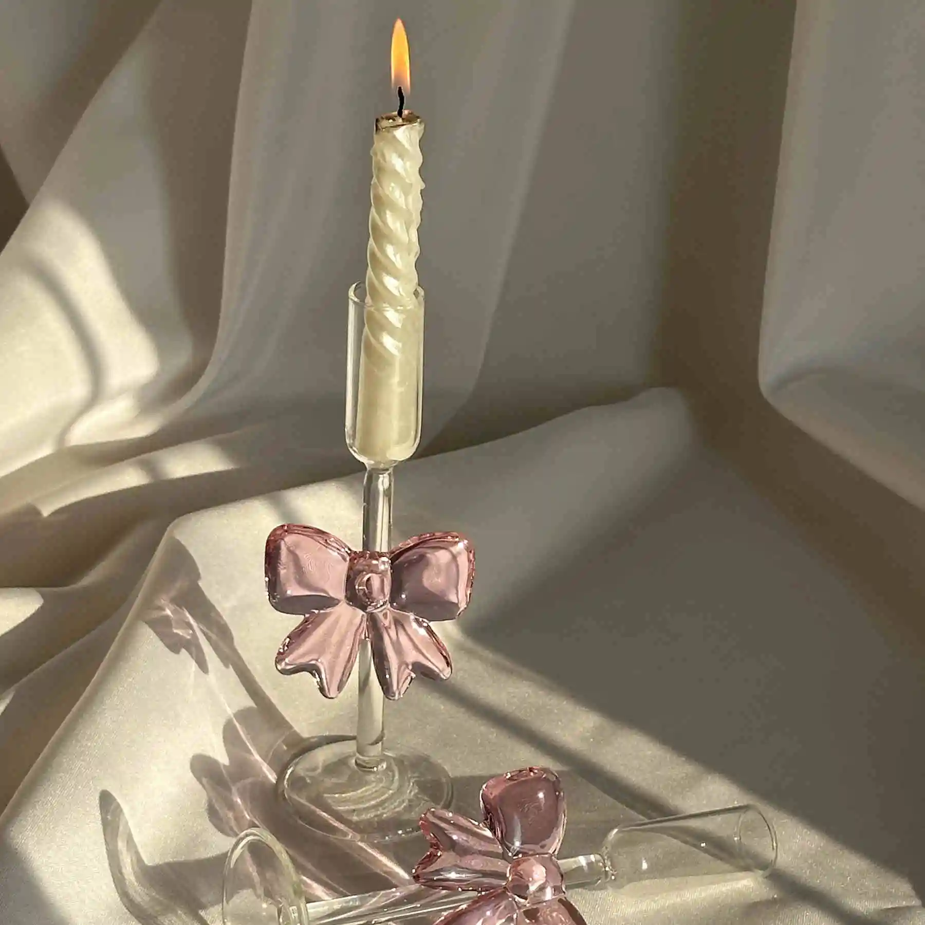 

Стакан из боросиликатного стекла с розовым бантом