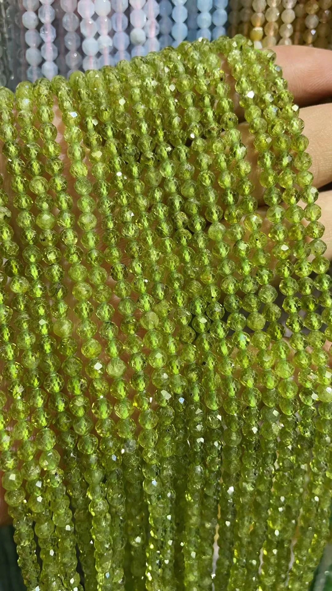 Бусины из натурального зеленого оливина 2-4 мм 1-10 шт