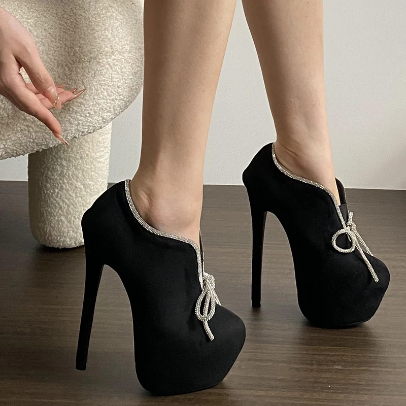 Женские ботильоны на платформе и высоком каблуке черные ботинки V-образной формы