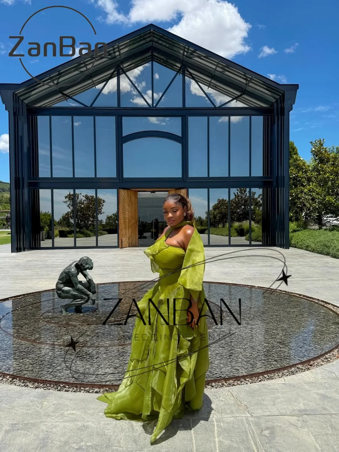 Фото Вечернее платье ZanBan Modern 2026, зеленое, с лямкой через шею, А-силуэт, без рукавов, скромное, с плиссировкой, многоярусное, на заказ №4