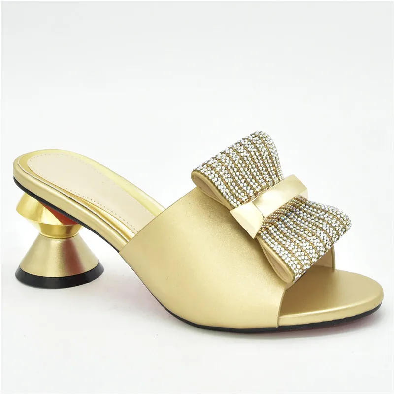 Туфли-лодочки женские с открытым носком на высоком каблуке |