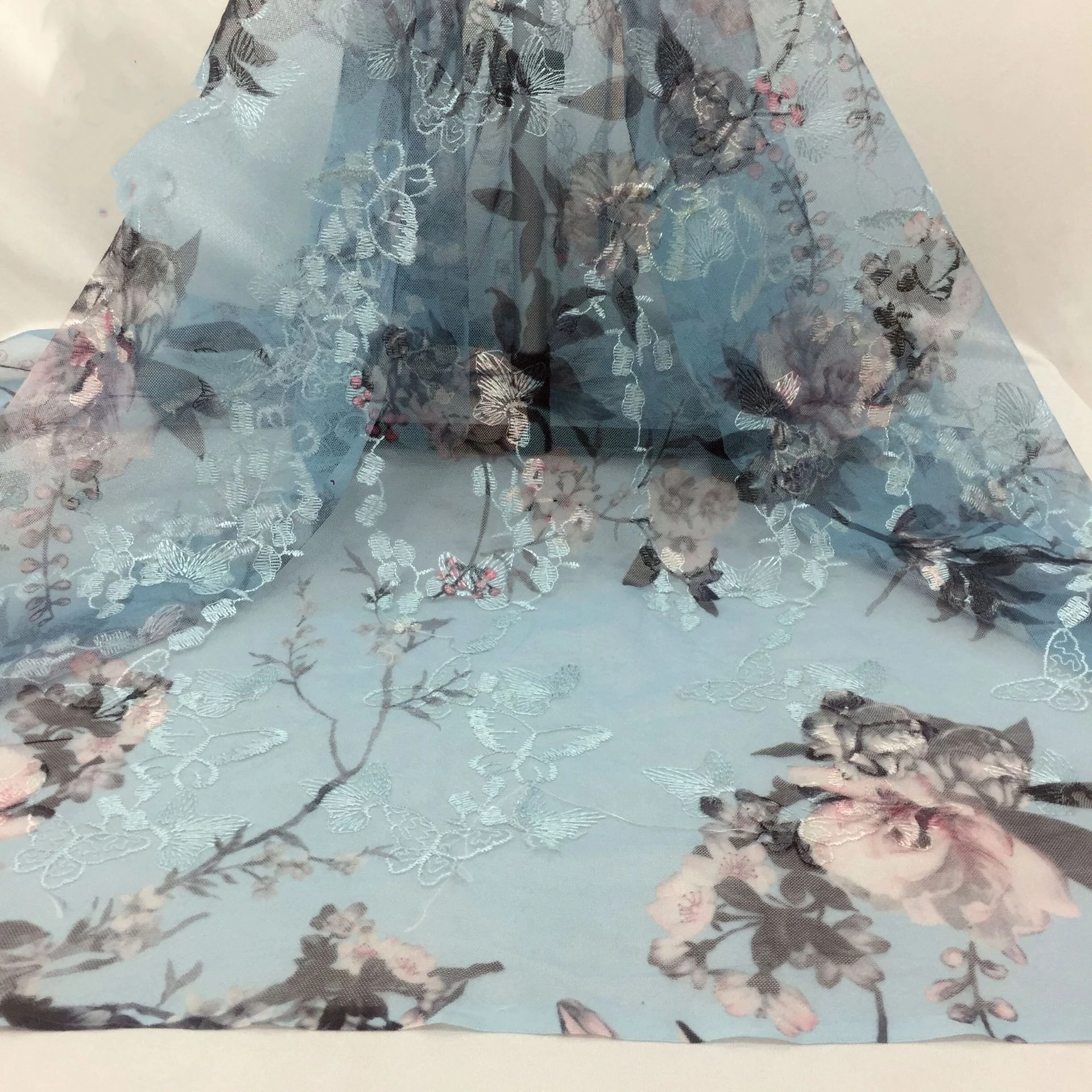 Тюль с цветочным принтом и бабочкой 1 ярд