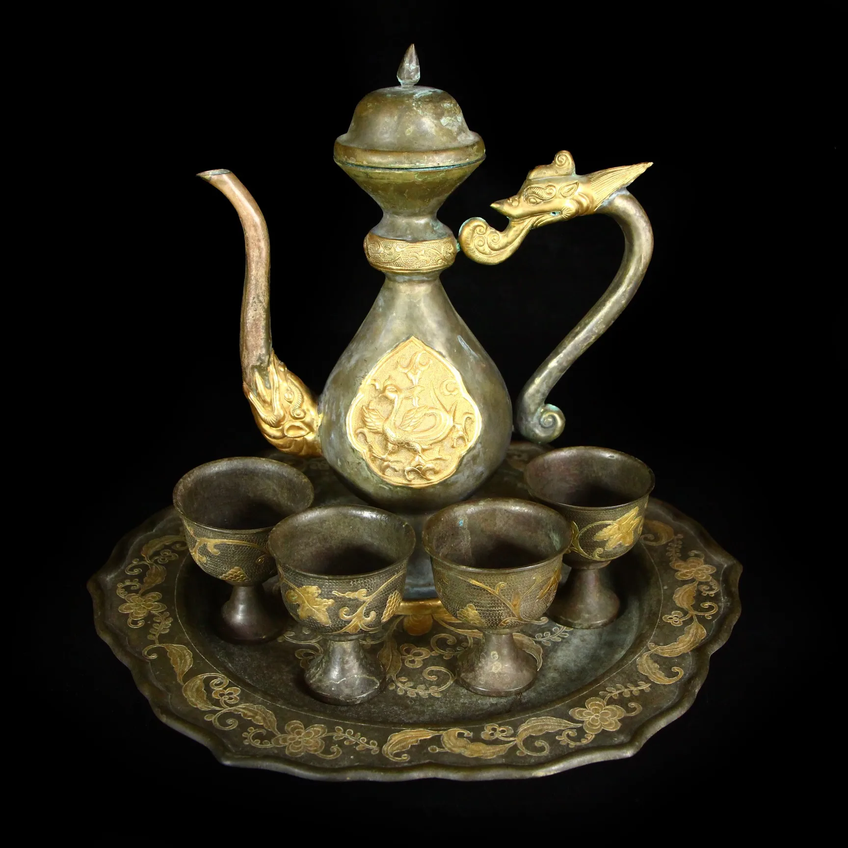 

A set of collection partial gilt bronze wine set