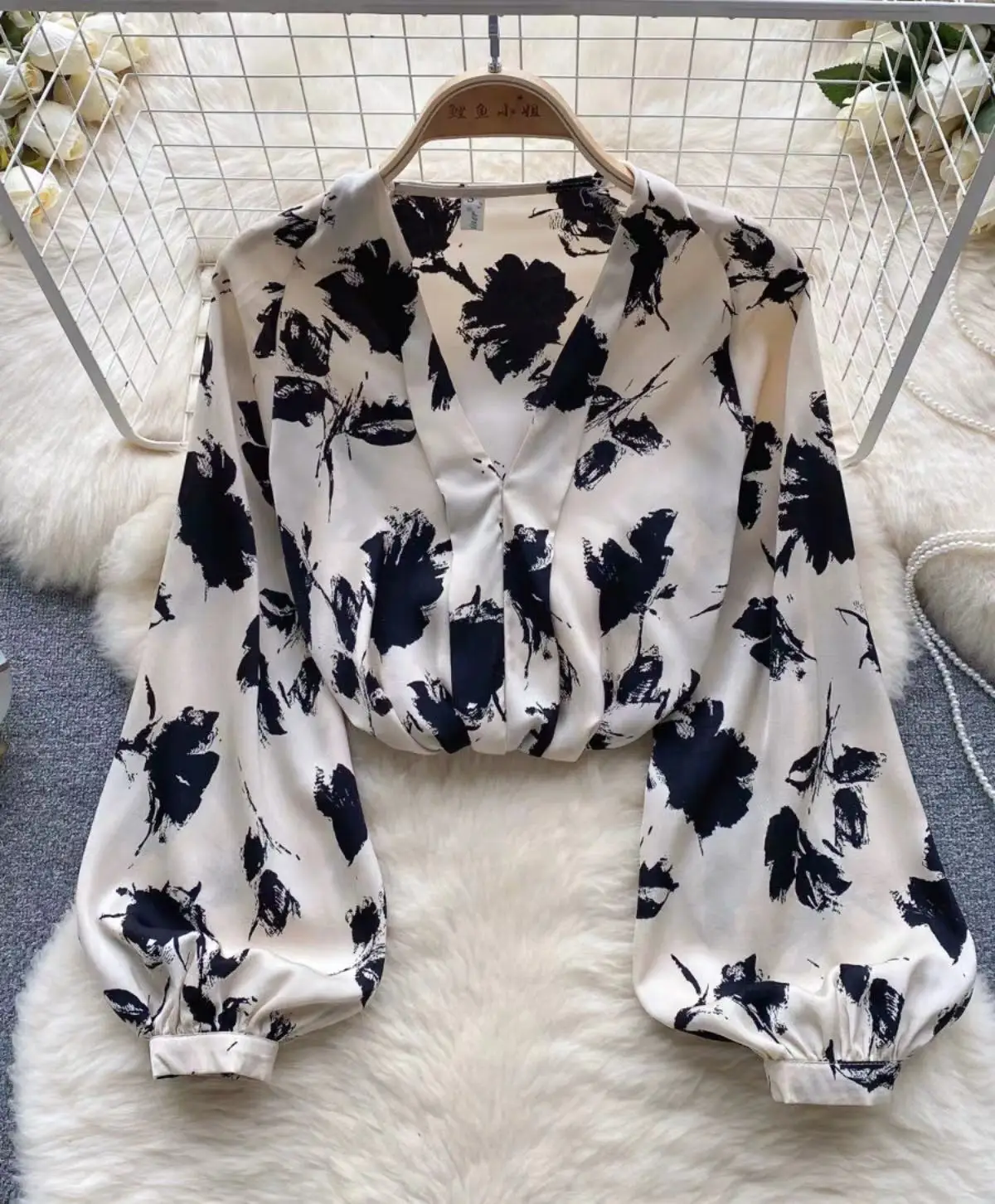 

Vintage Ink Painting Printing OL Elegant Shirt Women V Neck Silky Satin Sweet Blouse Office Lady 2023 Casual Loose Chiffon Autum