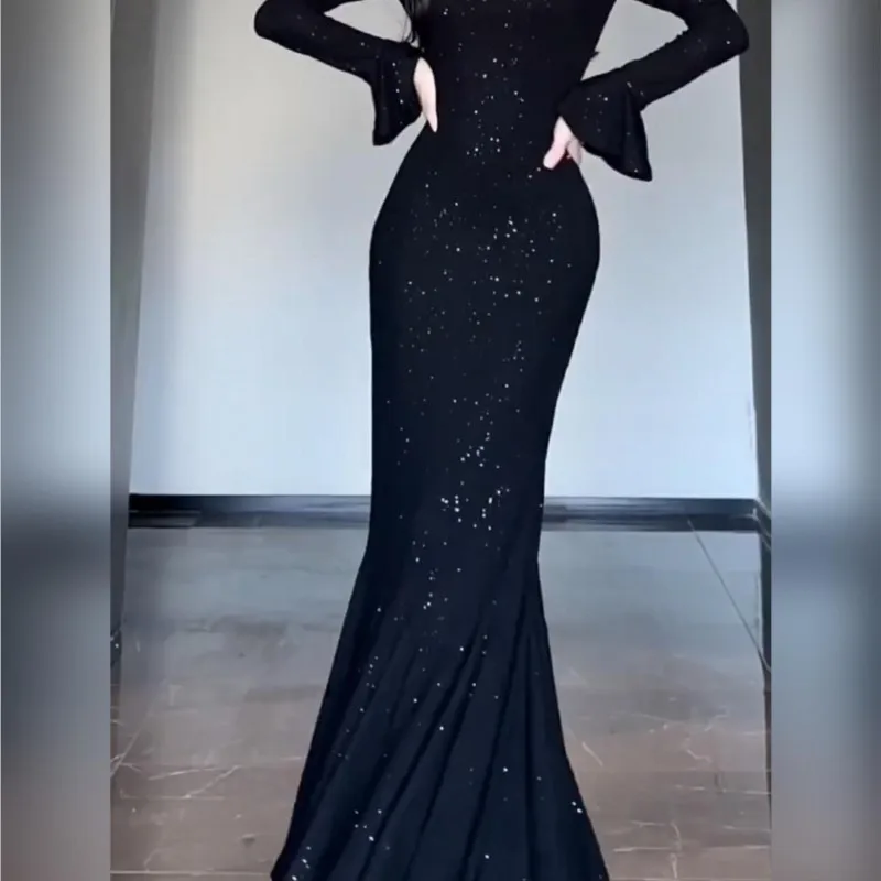 Слегка толстое темпераментное черное Королевское приталенное платье-годе