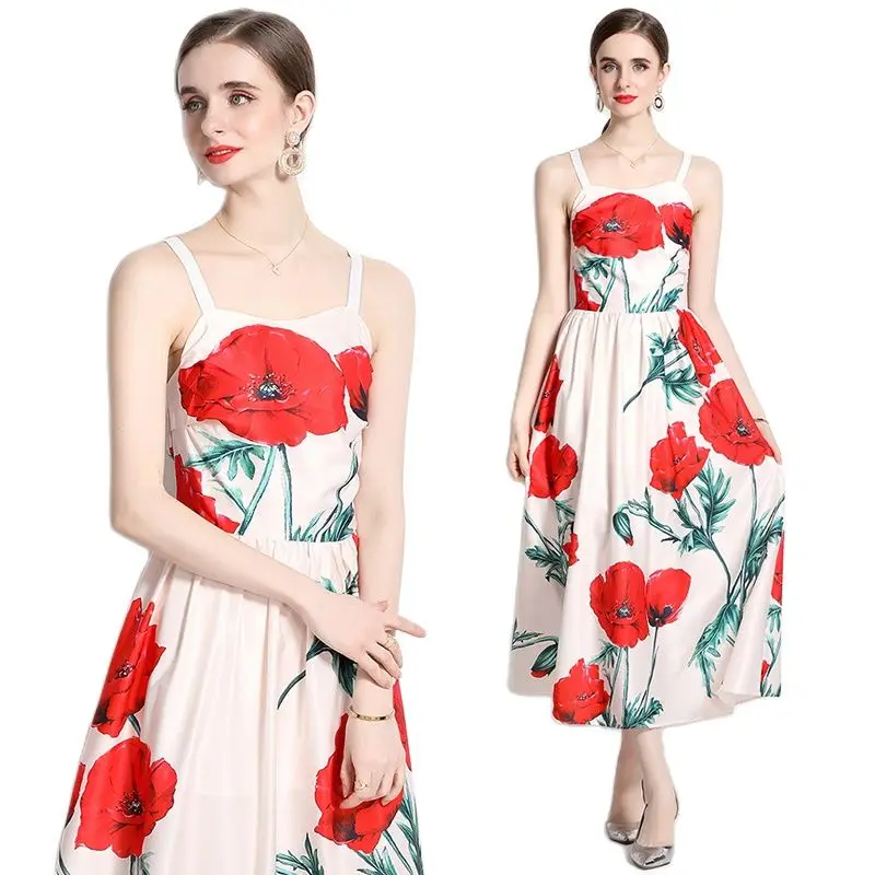 

Женское летнее платье макси на бретелях с цветочным принтом