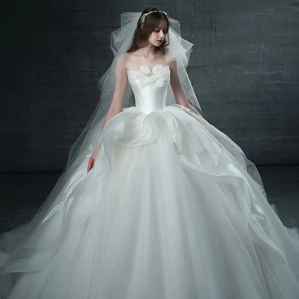 Свадебное платье с цветочным принтом на открытом воздухе весна 2024 новое