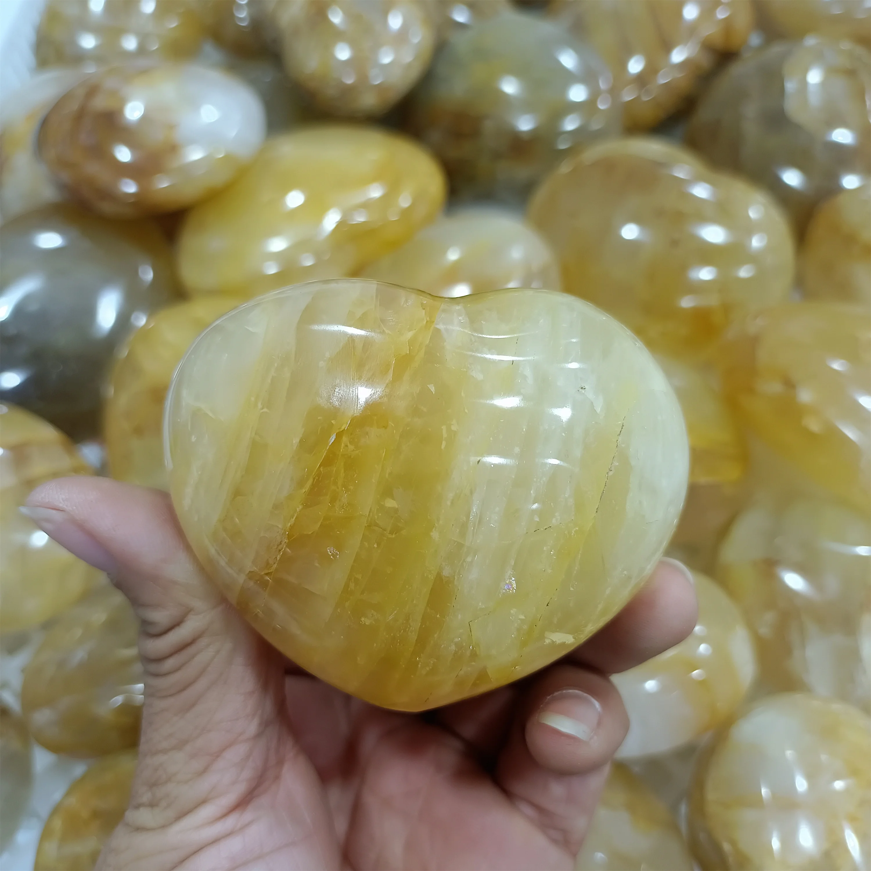 

NATURAL YELLOW GUM STONE HAND-CARVED HEART-SHAPED CRYSTAL ENERGY STONE