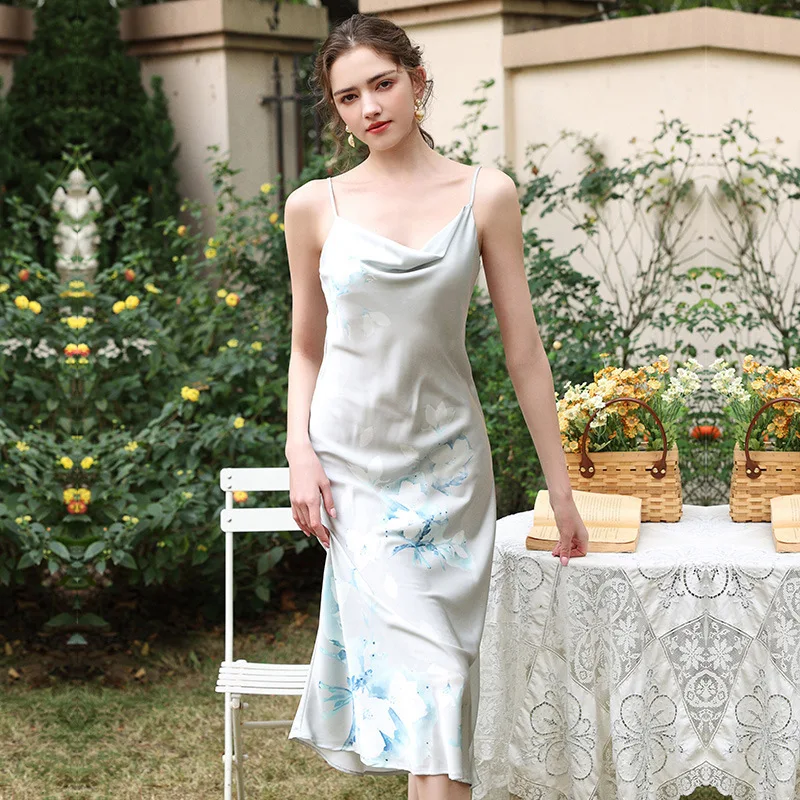 

Вечернее платье-Ципао с изображением цветка магнолии