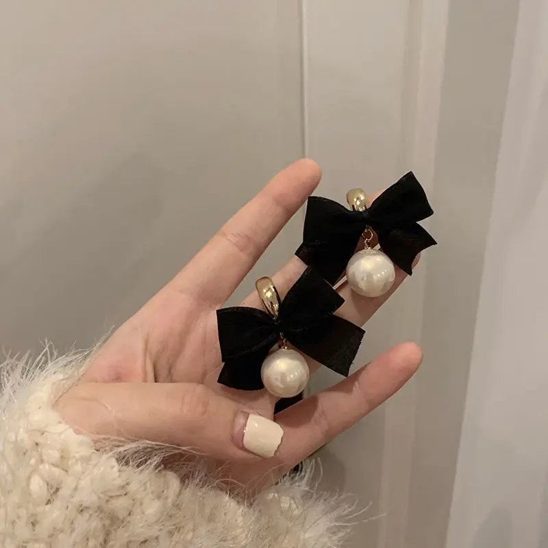 

Vintage Korean Fashion Black Bowknot Pearl Dangle Stud Earrings For Woman Girl Wedding Party Temperament Jewelry Ear Accessories