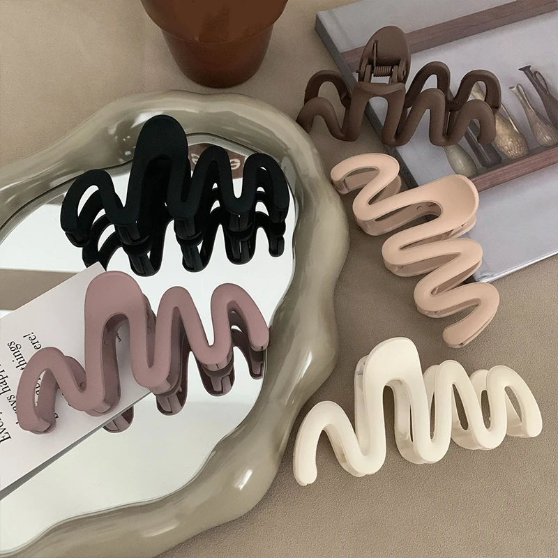 

New Dopamine Girl Candy Color Y2k Jelly Wave Hair Claw Korean Elegant Geometric Acrylic Ponytail Clip Women Hair Accessories