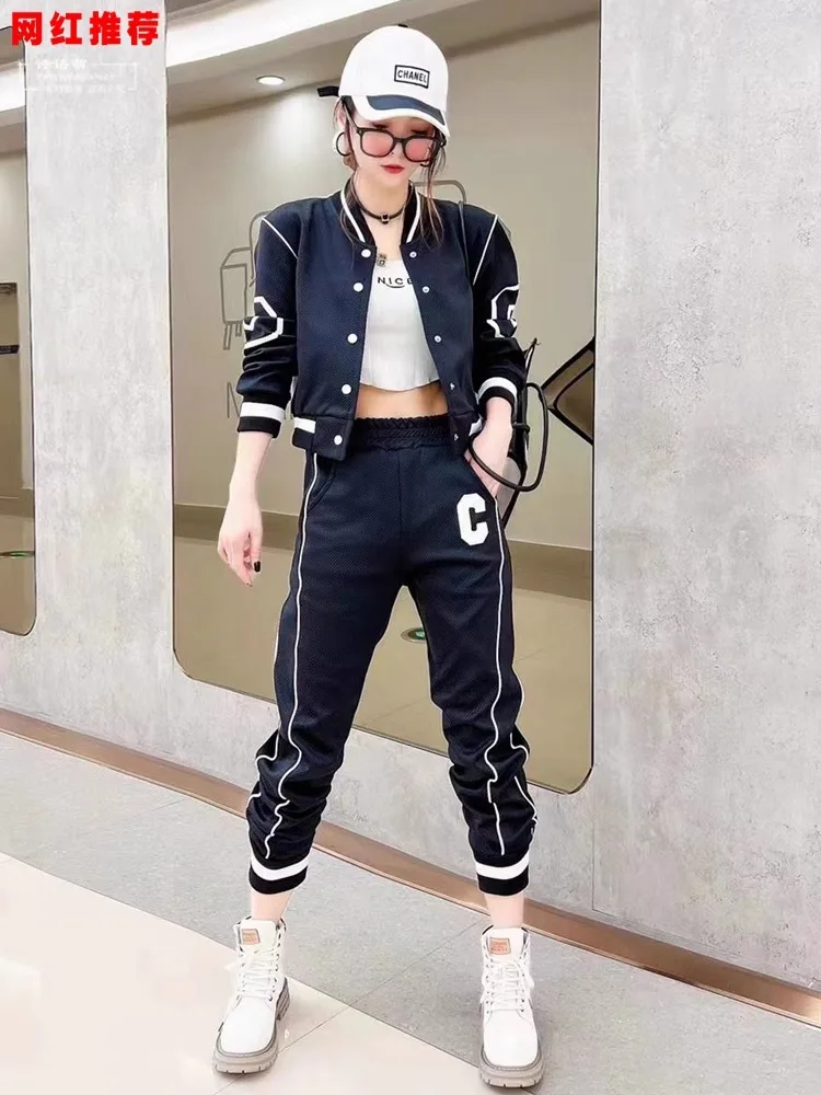 Черно-белые комплекты из двух предметов с уникальной окантовкой и геометрией