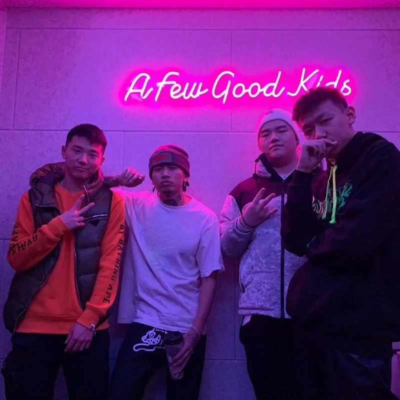 Джинсы мужские в стиле ретро с принтом летящей собаки прямые свободные