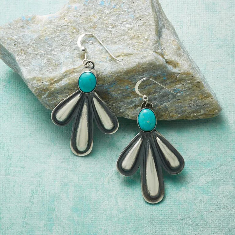 

Simple Clover Alloy Dangle Earrings For Women Boho Vintage Inlaid Green Natural Stone Earrings Jewelry Gift For Her Wholesale