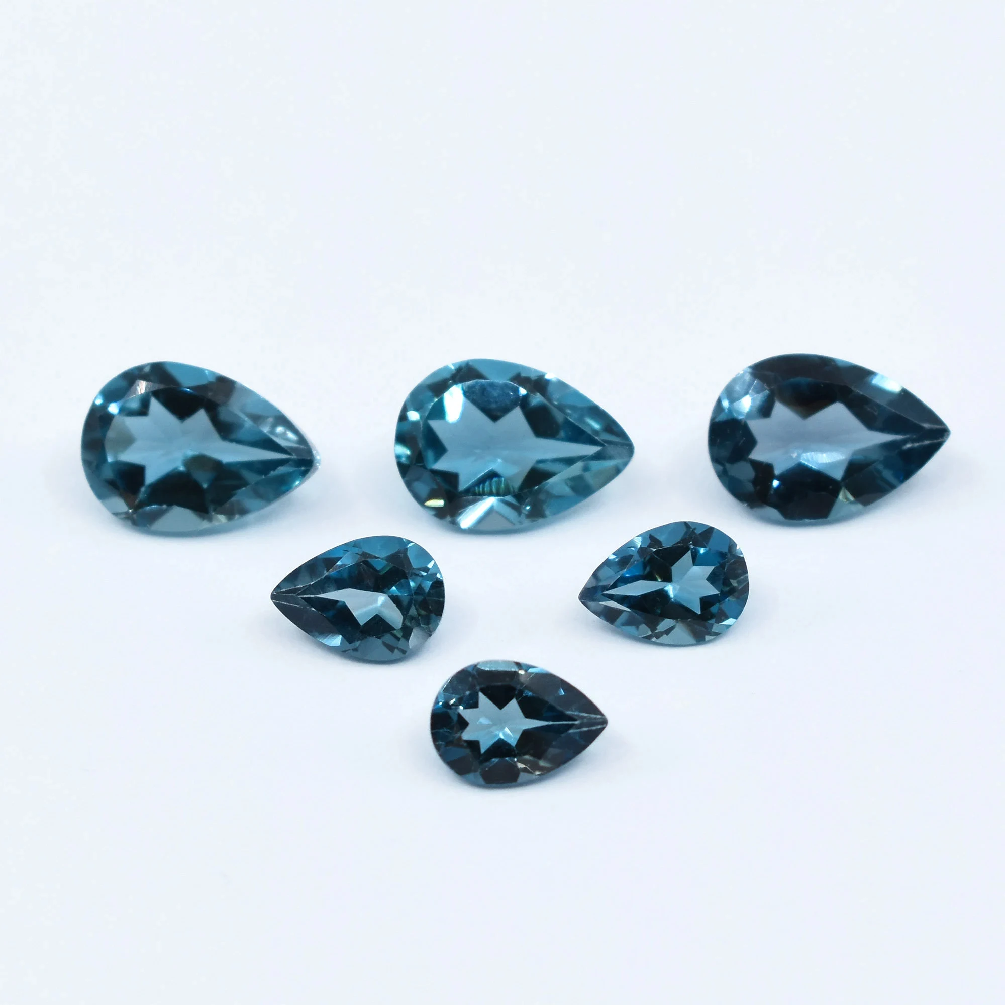 Фото Натуральный топаз London Blue, свободный камень, грушевидная огранка, качество ААА, VVS, различные размеры, оптовая партия №1