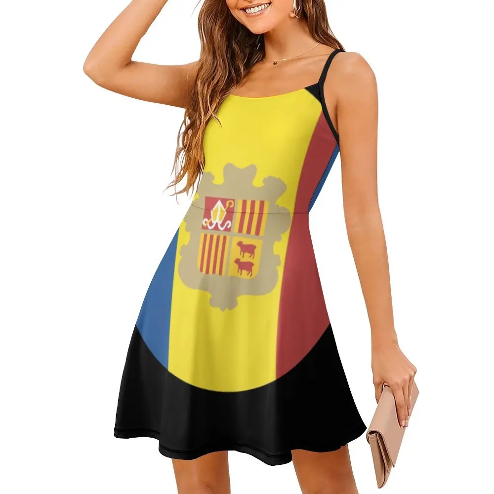 Женское платье на бретельках уникальное сексуальное с графическим принтом для