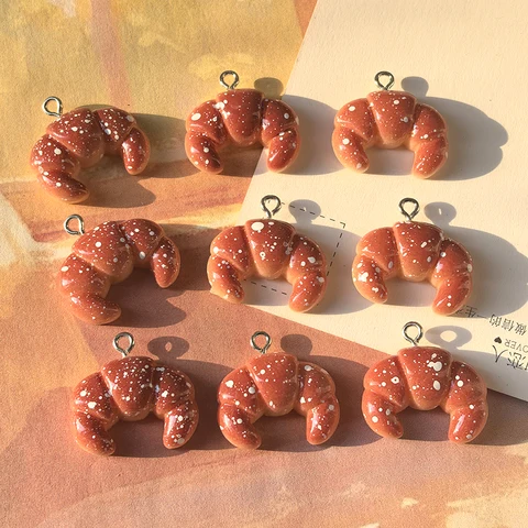 10 шт., милые круассаны с плоской задней частью, хлеб, смоляные подвески, имитация еды, маленькие подвески, поделки своими руками для серег, брелок, изготовление ювелирных изделий