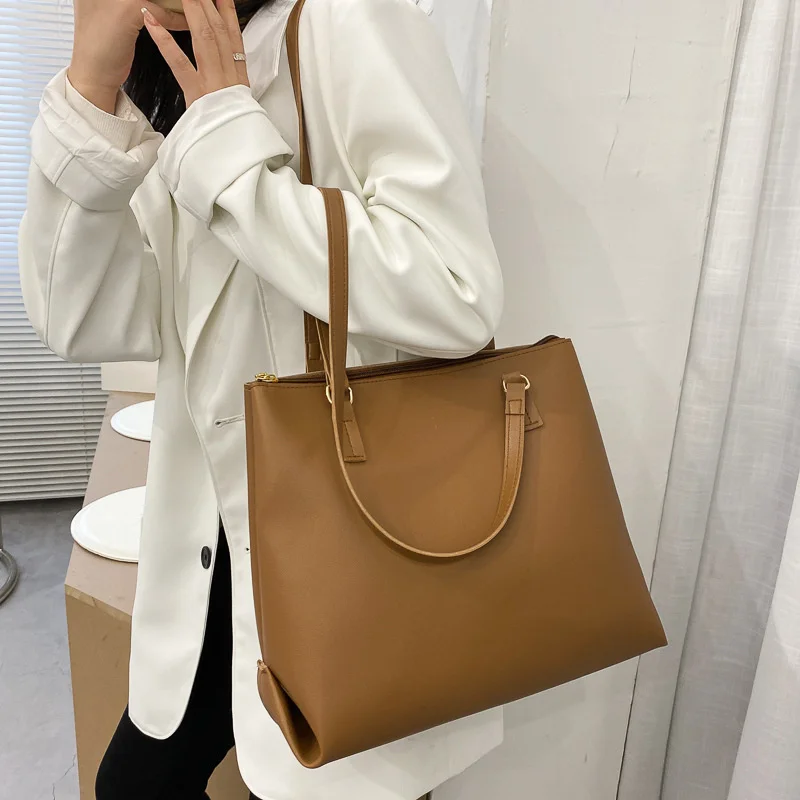New 2022 Women Shoulder Bag Shopping And Travel Bags Large Capacity Handbags Winter Autumn Style Simple Fashionable Tote Bags
