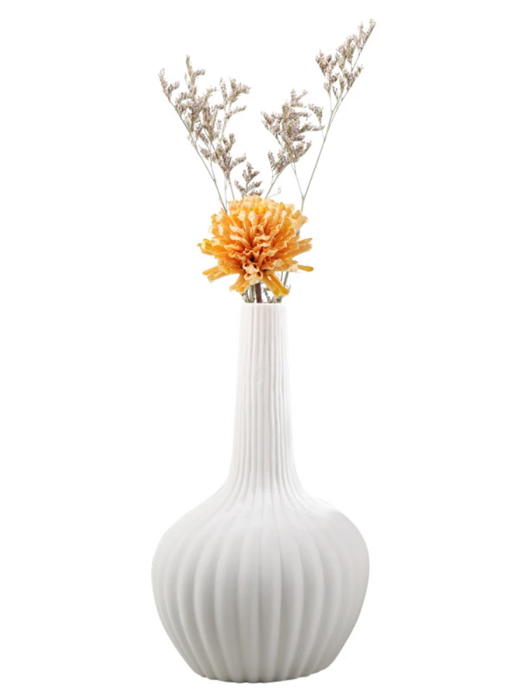 

Скандинавская простая керамическая ваза с вертикальным узором, цветочный горшок, украшения для балкона, сада, гостиной, настольное украшен...