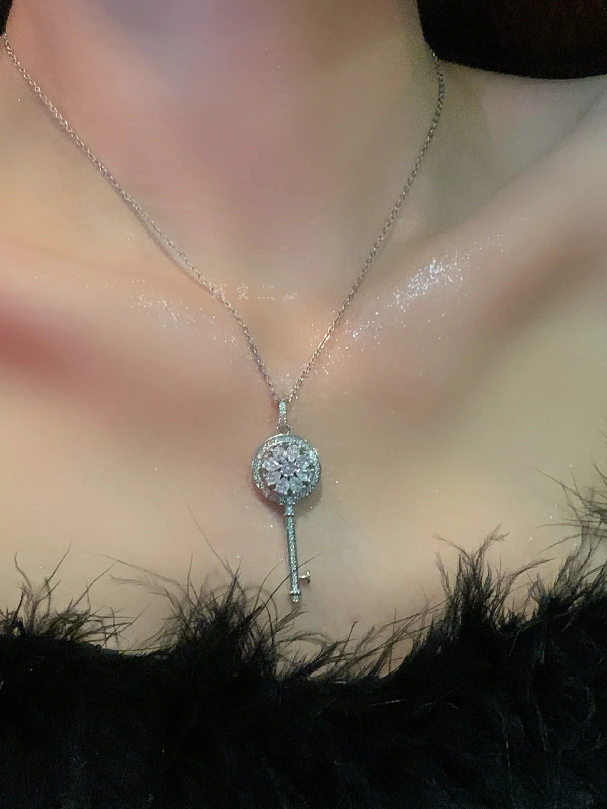 Вращающееся ожерелье с ключом полный кристаллов женское дизайнерское