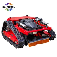 Робот-Газонокосилка на пульте управления