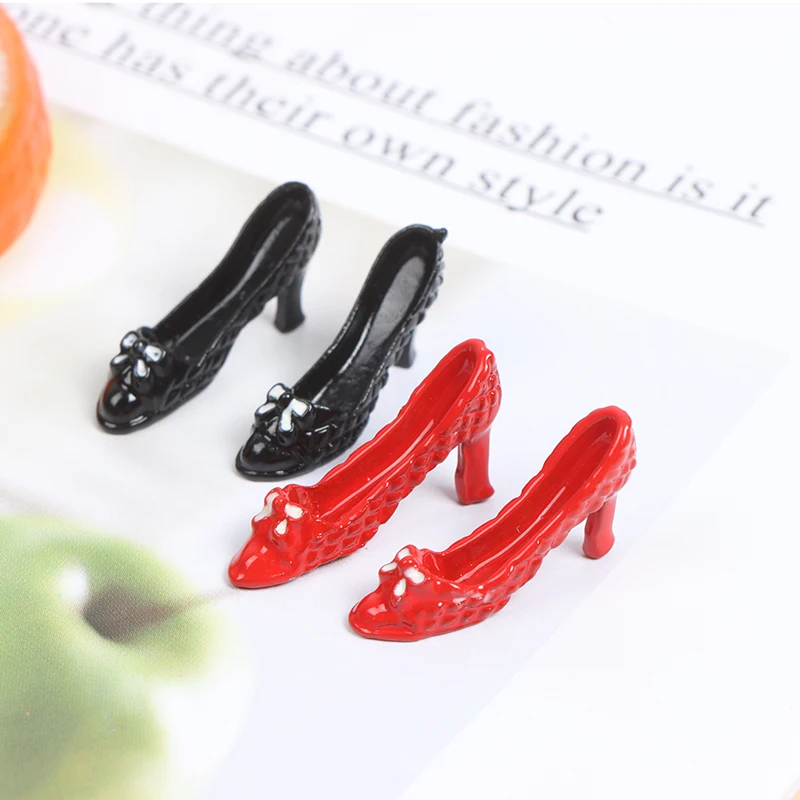 

1:12 Dollhouse Miniature DIY Cabin Fittings Stiletto Shoes Toys Clothing Decoration DIY Cabin Fittings Stiletto Shoes Toys
