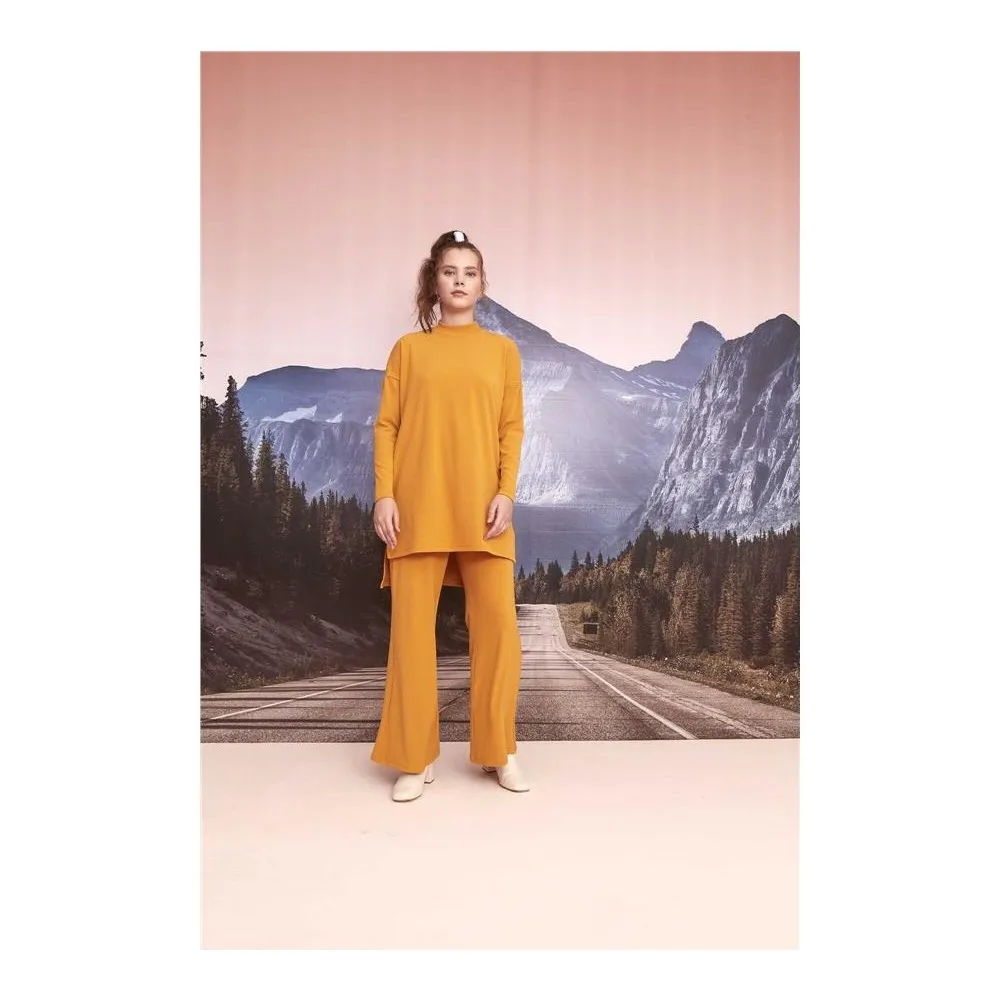 

Осенний желтый костюм маниночки