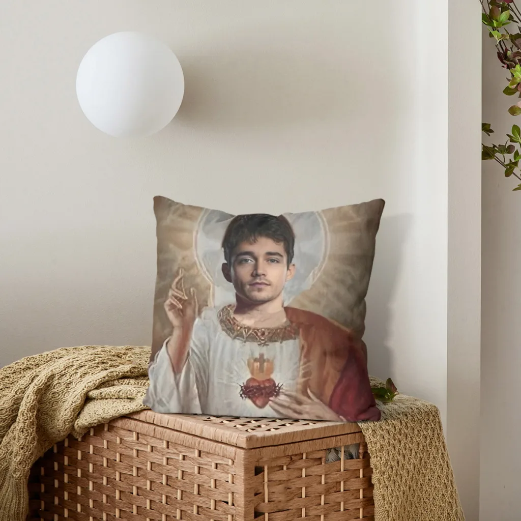 Толстая подушка из полиэстера