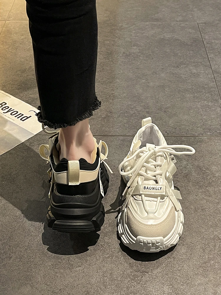 

Женские кроссовки из сетчатого материала, на платформе и толстом каблуке, со шнуровкой