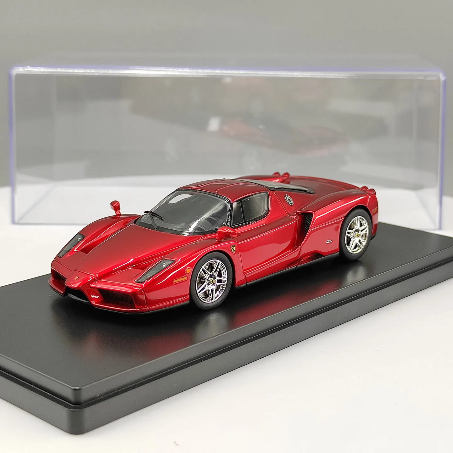 Фото Масштабная модель автомобиля Ferrari ENZO из смолы, 1:43 №2
