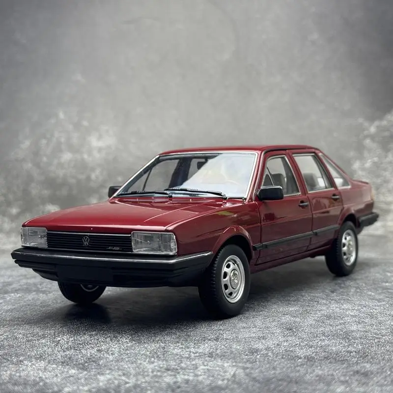 Фото Коллекционная модель автомобиля Volkswagen Passat B2 Santana 1983 года, масштаб 1:18, классический седан из сплава, подарок, винтажная модель для игр и коллекций №5