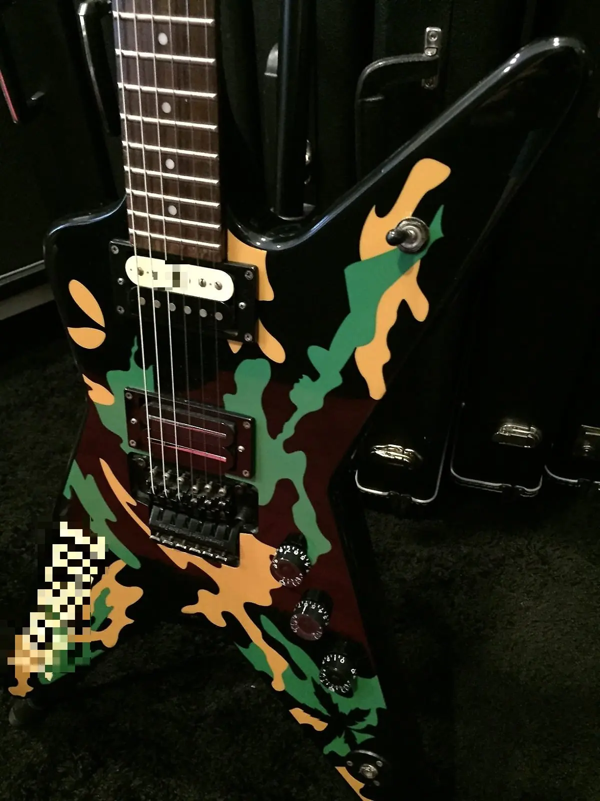 

Custom Shop skull Camo finish electric guitars，mahogany body&Fingerboard Rosewood ，China Pickup