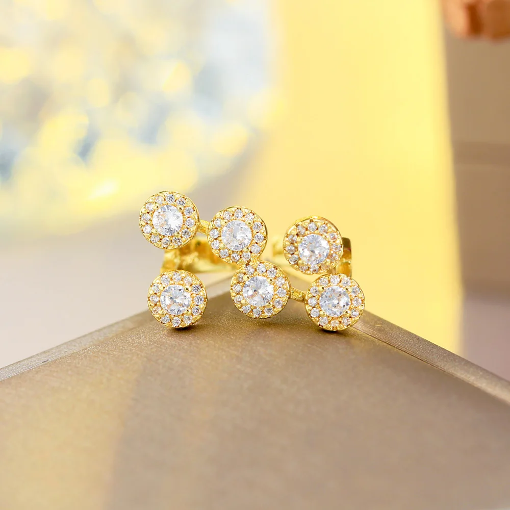 Pera стильный круглый цветок Шарм кубический цирконий золотого цвета открытые